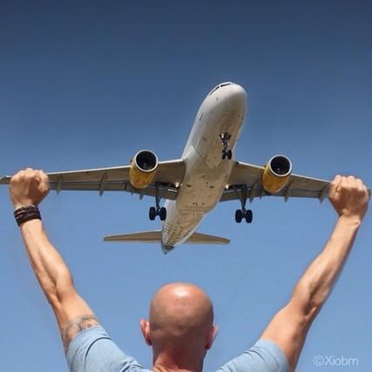 Parant un avió.