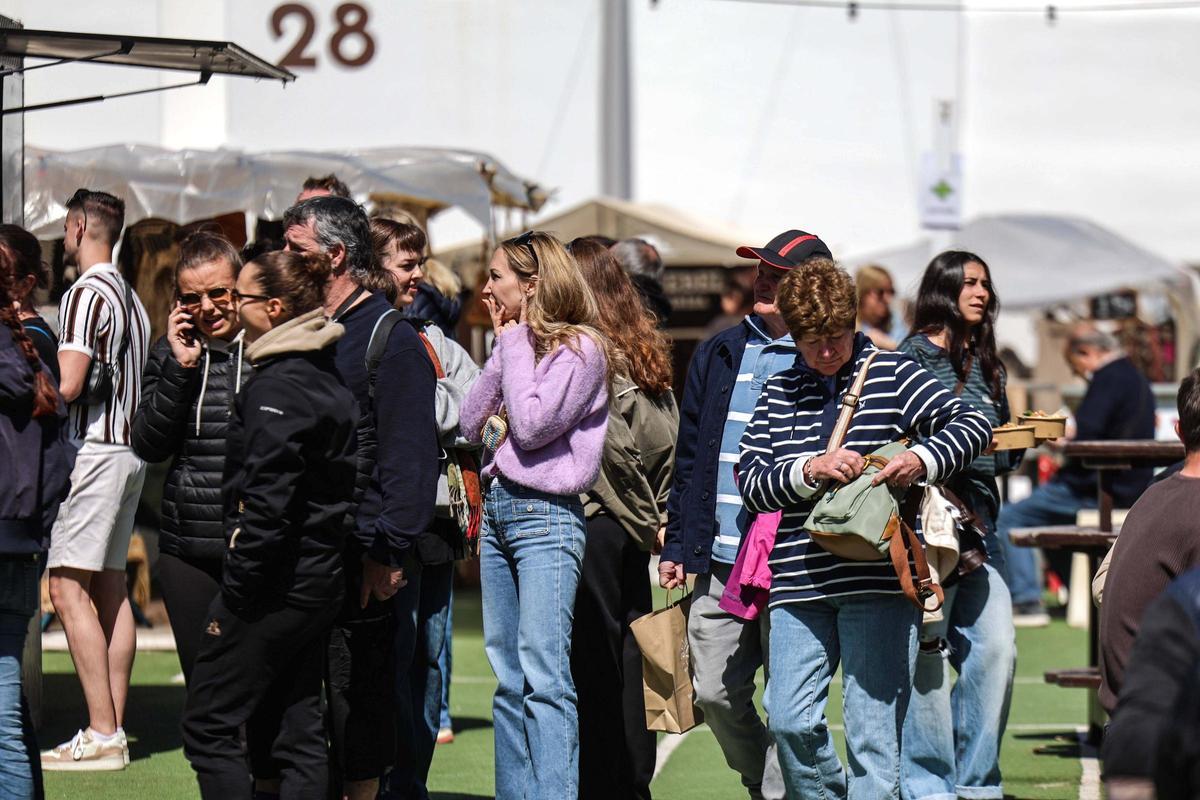 Todas las imágenes del primer día de la temporada del Hippy Market Punta Arabí en Ibiza