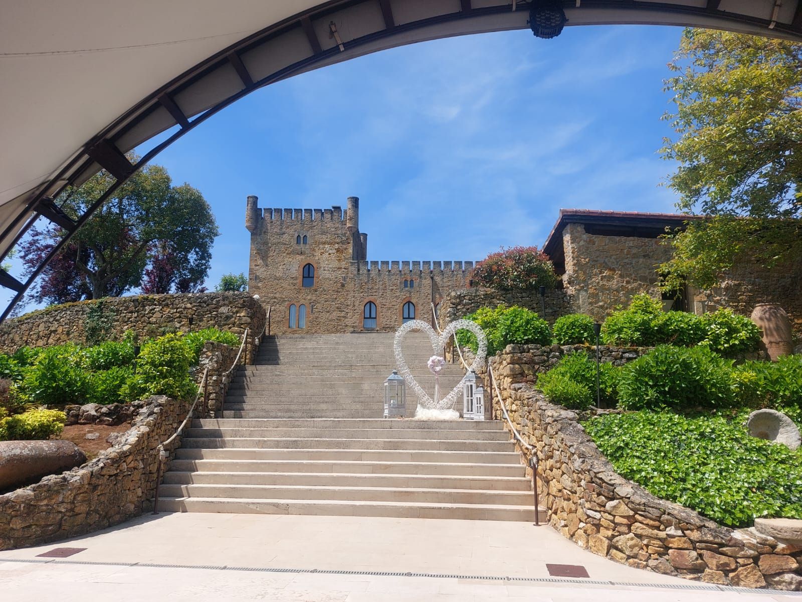 Boda en el castillo de San Cucao: el enlace de Raquel y David