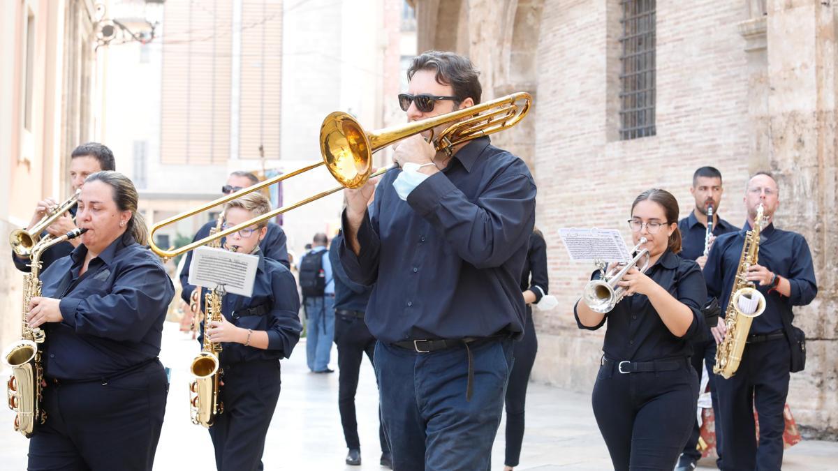 Búscate en el segundo día de Ofrenda por las calles del Mar y Avellanas (entre las 10:00 y 11:00 horas)