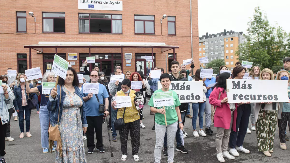 El IES Pérez de Ayala de Oviedo reclama un aumento en la plantilla y la ampliación de sus espacios: "Utilizamos el salón de actos como aula"
