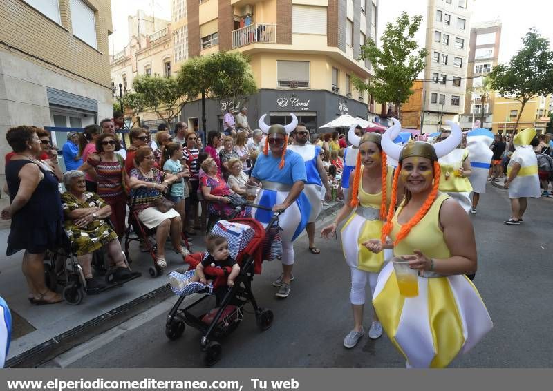 Desfile de peñas y toro fiestas Sant Pere