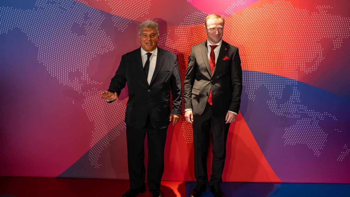 Joan Laporta y Ruslan Bîrlâdeanu, este jueves en la presentación de Barça Mobile.