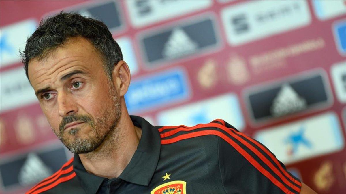 Luis Enrique compareció en rueda de prensa en Cardiff