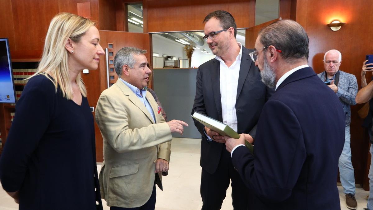 Marta Gastón, Alfredo Serrano, Mikkel Vestergaard y Javier Lambán, el pasado viernes en la presentación de la inversión.
