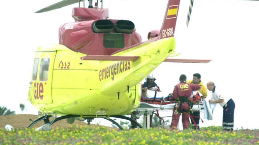 Imagen de archivo de un traslado sanitario en helicóptero. i LP/DLP