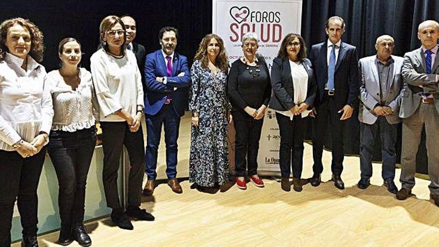 Desde la izquierda: Pilar Diez, María Montejo, Montserrat Martín, Juan Alfaro, César Rodriguez, Rosa García, Carmen Álvarez, Marisol López, Óscar Iglesias, Feliciano Fereero y Carlos Zardaín (gerente de LA OPINIÓN-EL CORREO DE ZAMORA).