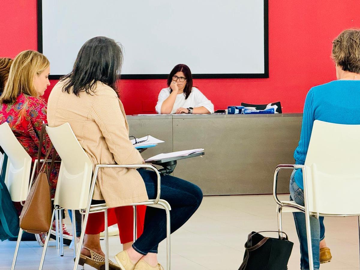 A concelleira Pilar Lueiro durante a xuntanza do Consello Municipal de Saúde