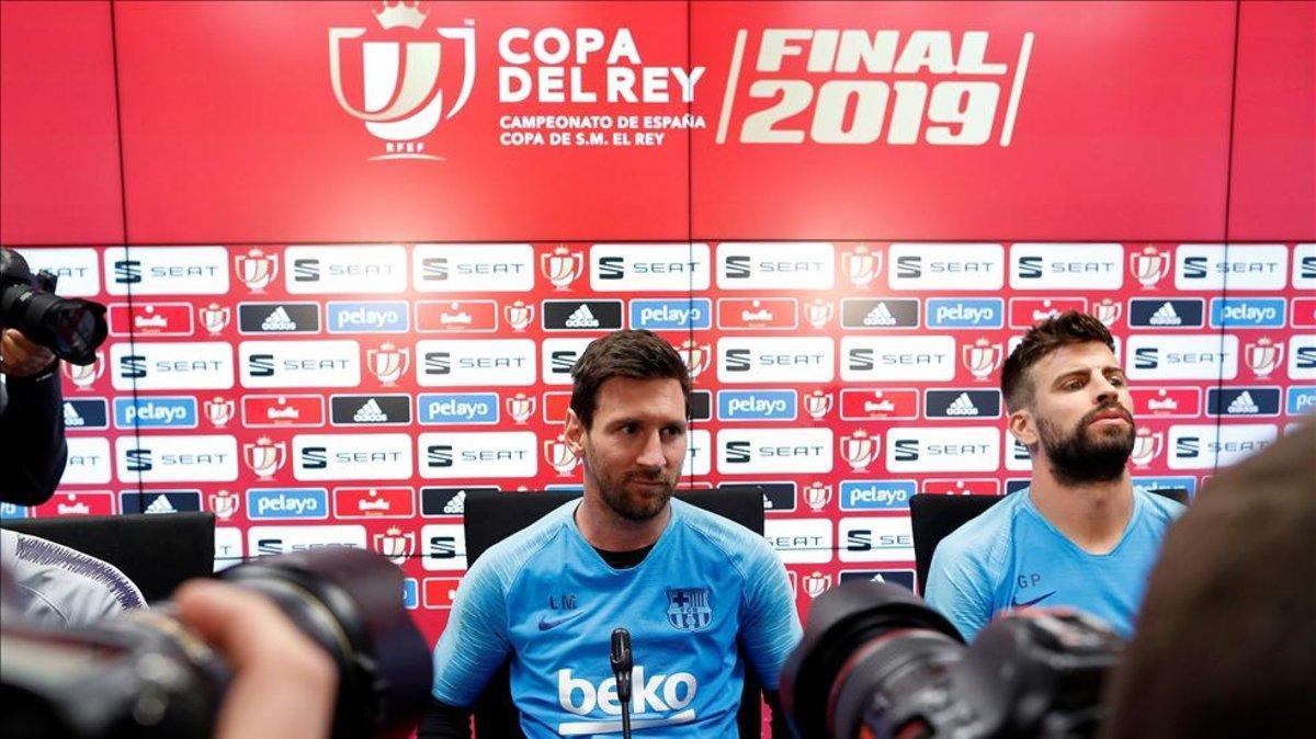 Messi, junto a Gerard Piqué, en la previa de la final de la Copa del Rey