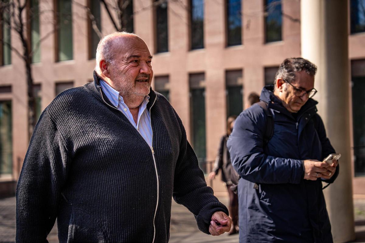 Joan Oliver entrando en los juzgados de Barcelona