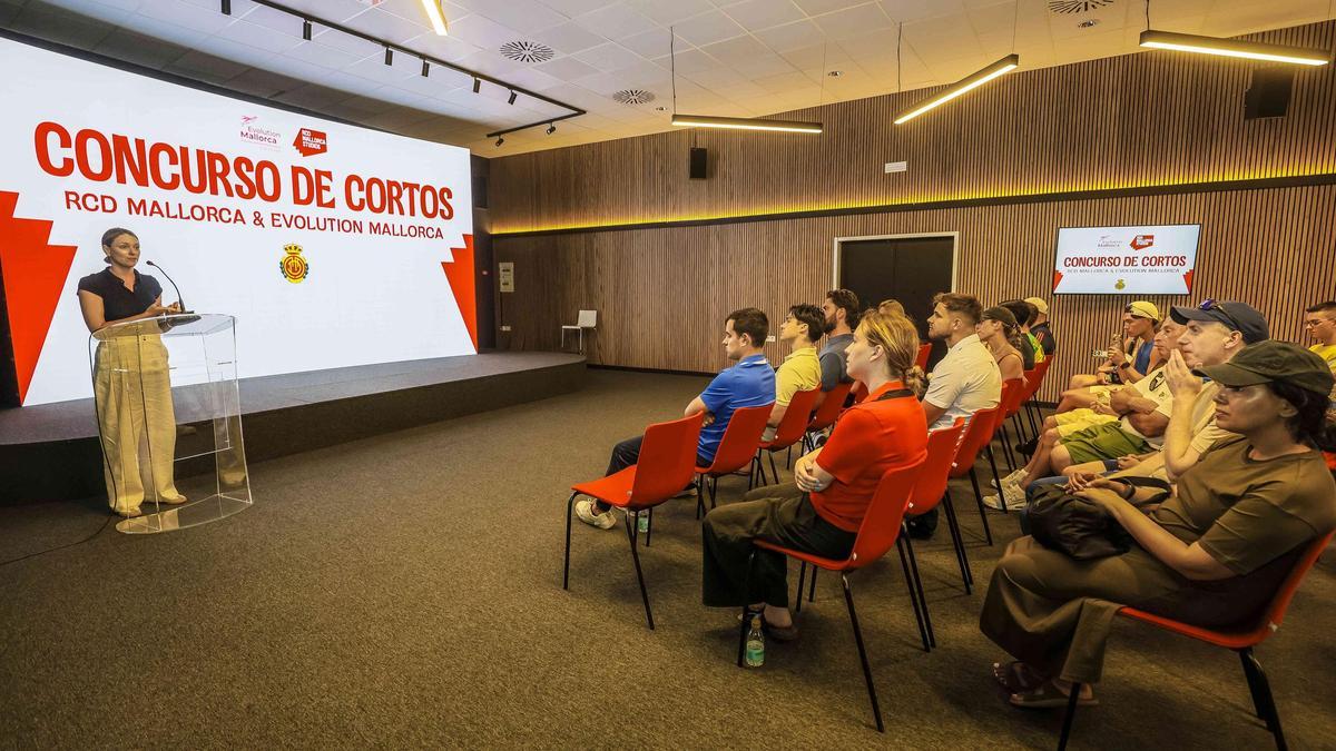 Presetnación del nuevo concurso de cortos.