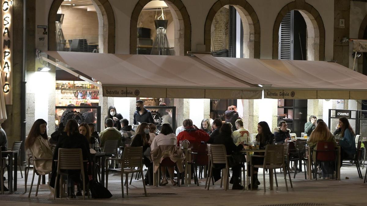 Foto de archivo de ambiente nocturno en A Coruña