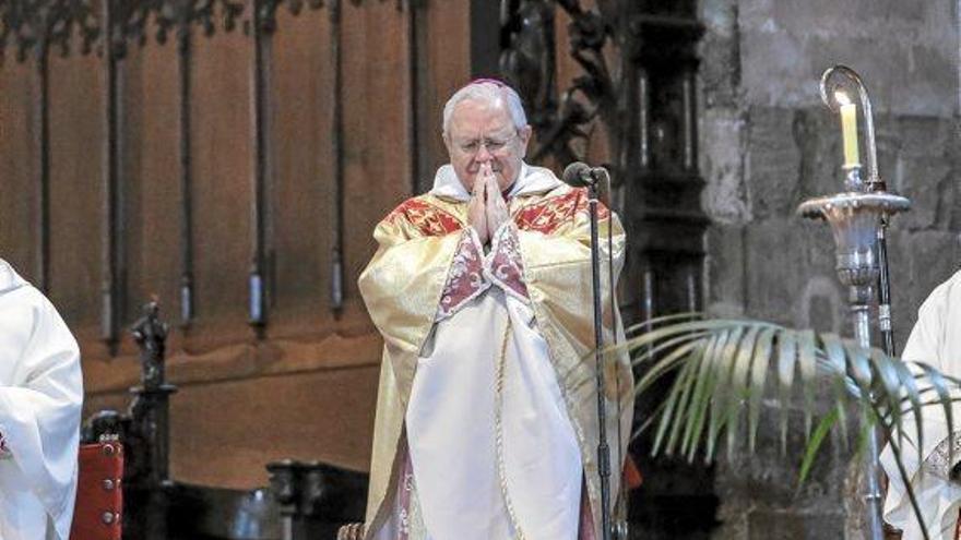 Bischof Salinas bei der Messe am Feiertag der Unbefleckten Empfängnis (8.12.) in der Kathedrale von Palma