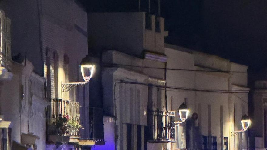 Detenido un hombre tras atrincherarse armado en una vivienda de la calle Zurbarán de Almendralejo