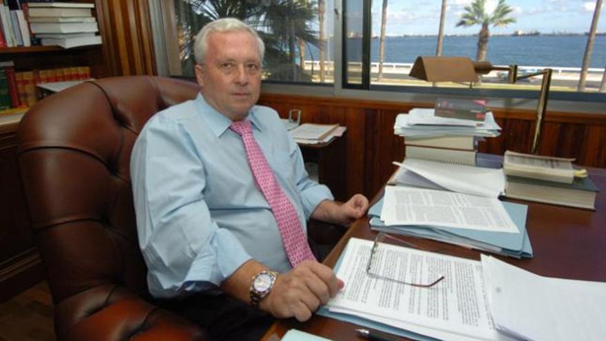El abogado Juan Manuel Winter en su despacho. | lp / dlp