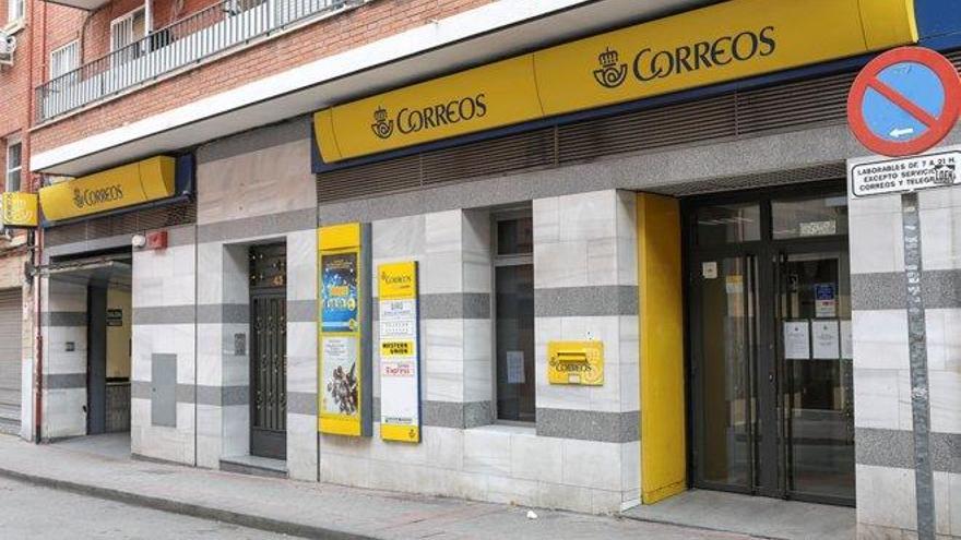 Correos reduce la actividad al mínimo