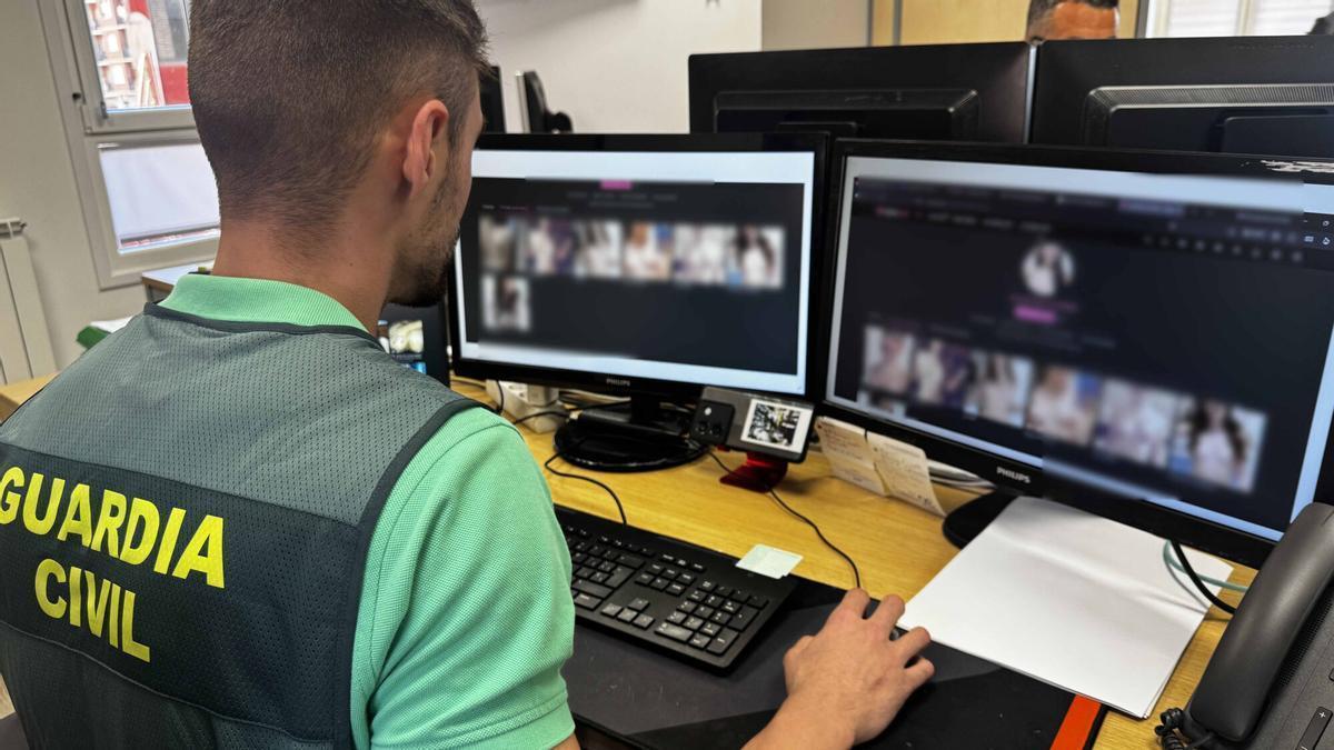 La Guardia Civil investiga a un chico de 14 años de Logroño como presunto autor de los delitos de descubrimiento y revelación de secretos, corrupción de menores y pornografía infantil al haber creado con inteligencia artificial (IA) y difundido imágenes falsas pornográficas de nueve compañeras de instituto, todas ellas menores de edad.