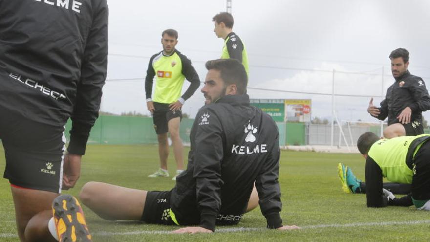 Pelayo, Túñez y Eldin, esta mañana, en el entrenamiento del Elche en el campo anexo