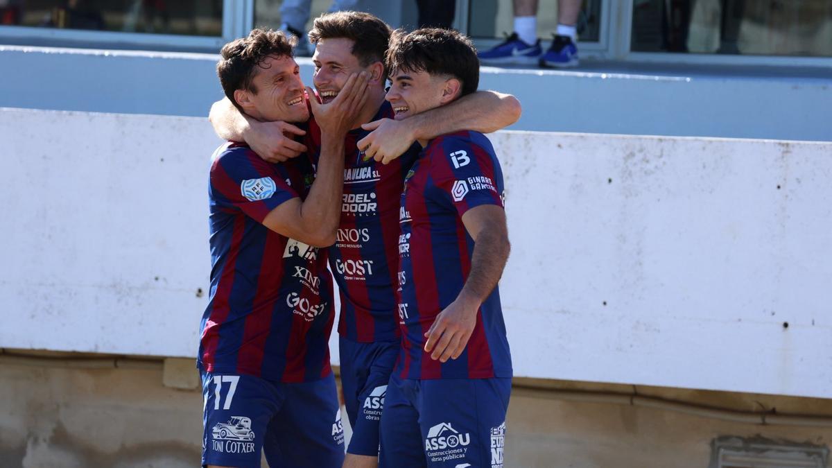 Fullana, Peñafort y Prohens celevran el gol del Poblense