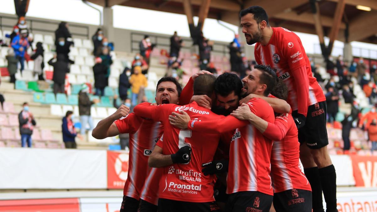 Celebración del primer gol del Zamora CF ante el Coruxo.