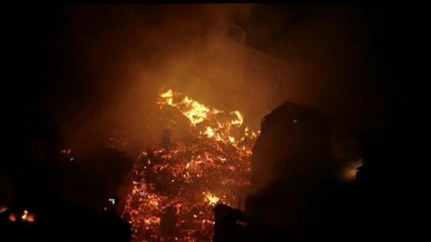 Arde una de las mayores favelas del sur de Sao Paulo