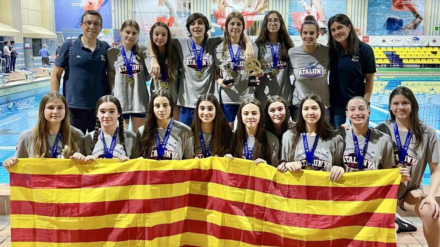 Les manresanes Carla Fargas i Arlet Serracanta, campiones estatals infantils de waterpolo