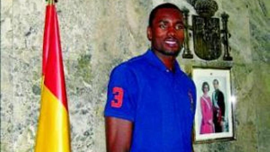 Serge Ibaka obtiene la doble nacionalidad tras jurar la Constitución
