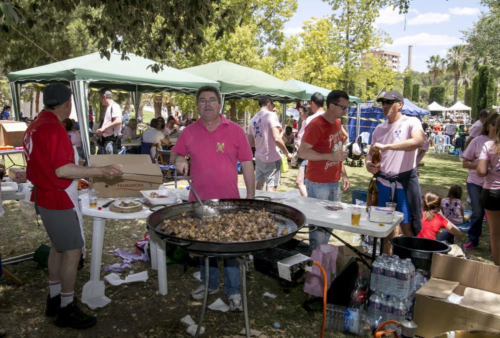 Unos 6.000 festeros disfrutan del tradicional Festival de Paellas en el parque Lo Morant