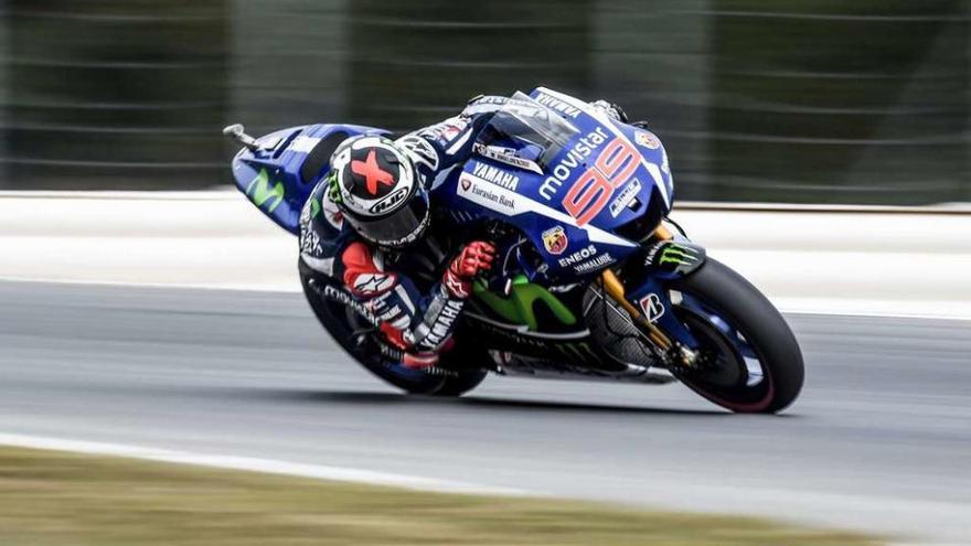 Jorge Lorenzo, en su Yamaha durante los entrenamientos del GP de la República Checa.