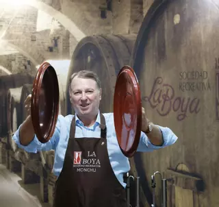Monchu González, presidente de la Asamblea de Cruz Roja en Gijón: "Cocinar no sé mucho, pero hago unos huevos con puntilla y patates frites que nadie los iguala"