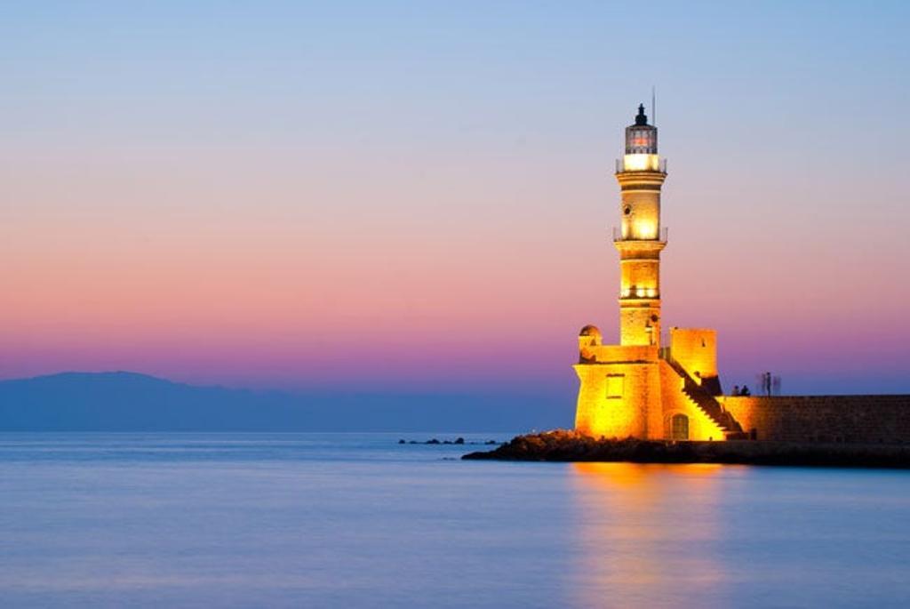 Faro de Chania al anochecer