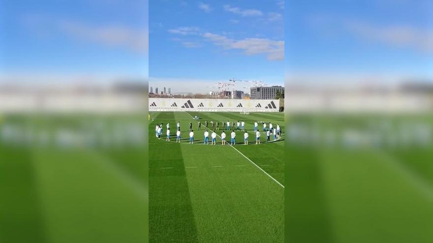 El Real Madrid guarda un minuto de silencio por las víctimas del tren de Córdoba antes de preparar la Champions