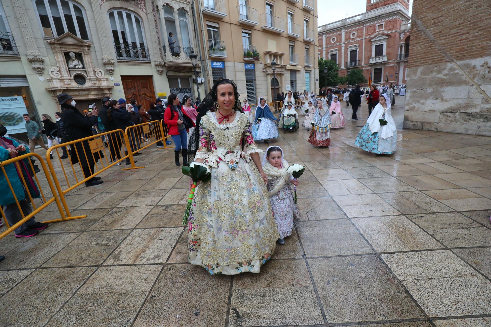 Búscate en el primer día de ofrenda por la calle de la Paz (entre las 15:30 a las 17:00 horas)