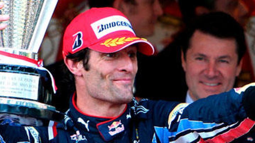 Mark Webber celebra su triunfo en la carrera de Mónaco.