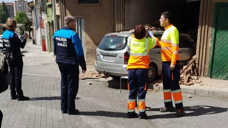 Cuatro heridos, entre ellos un bebé de 18 meses, en un accidente en Avilés