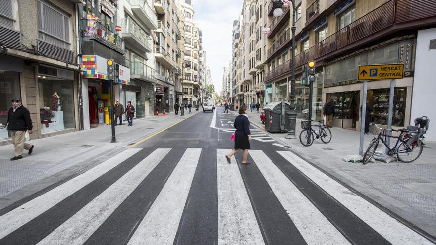 Los trabajos de poda en la calle Sant Vicent obligan a desviar líneas de autobús