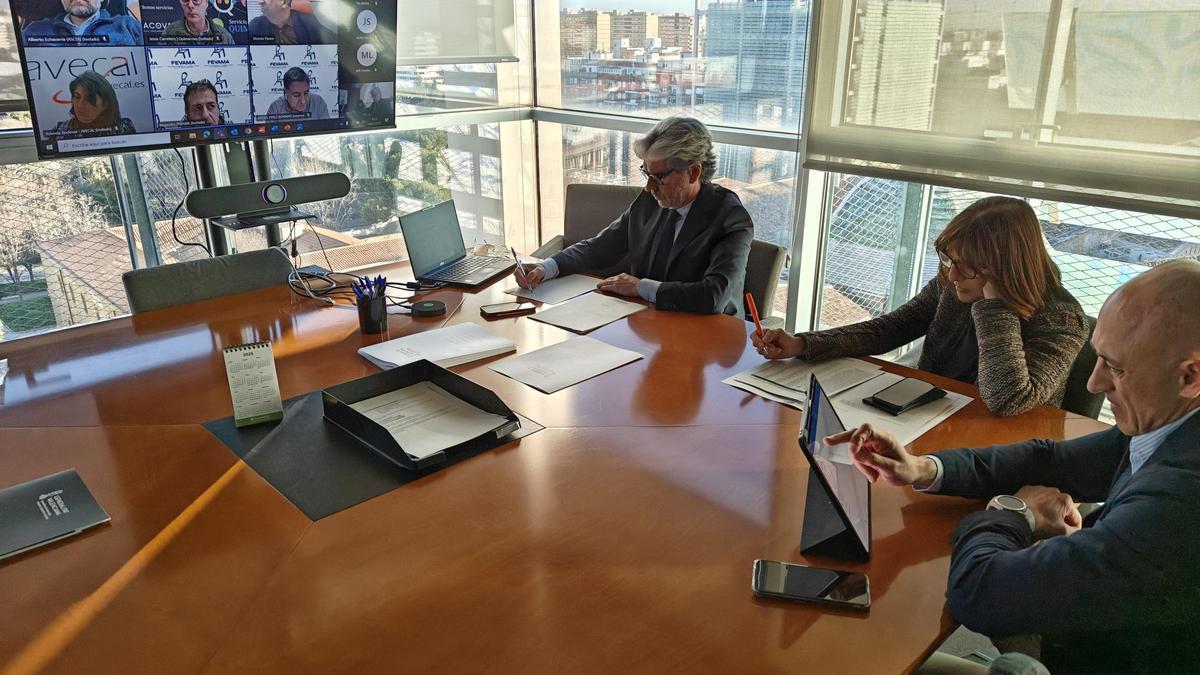 Constitución de la mesa de aranceles de la Generalitat, con la participación del sector cerámico.
