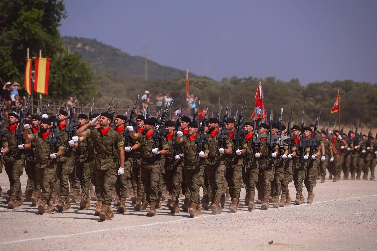 La BRI X celebra su 40º aniversario con una parada militar