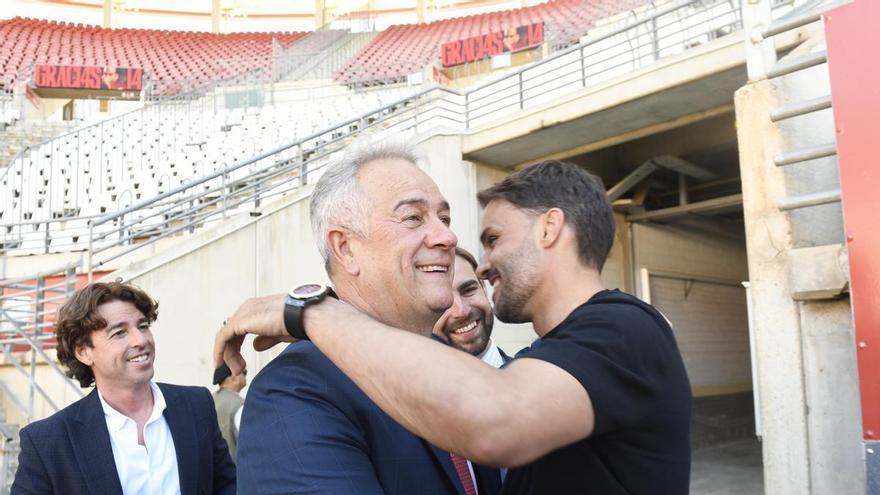Real Murcia: Pedro León, ante el sillón  que nadie quería ocupar