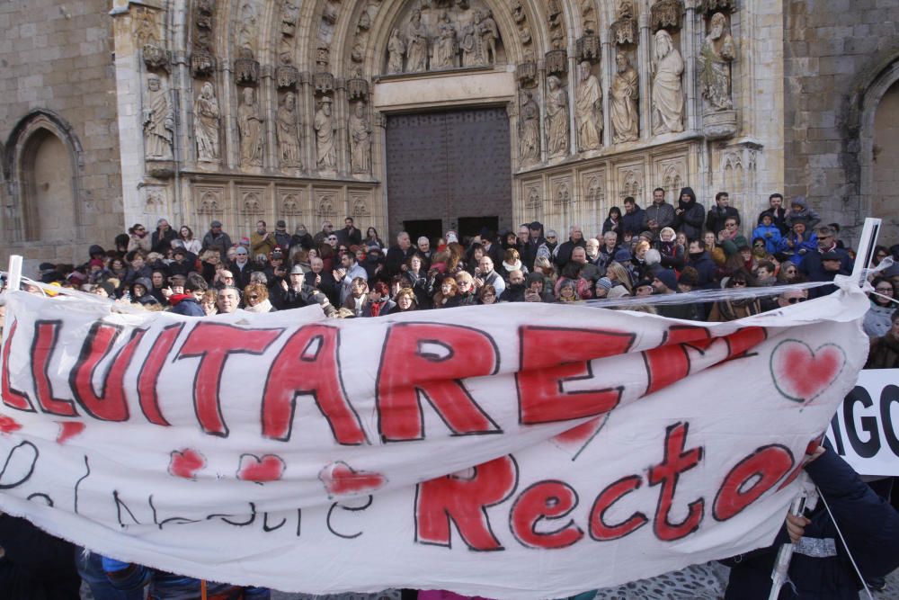 Protesta a Castelló en contra de la decisió del Bisbat de rellevar el mossèn