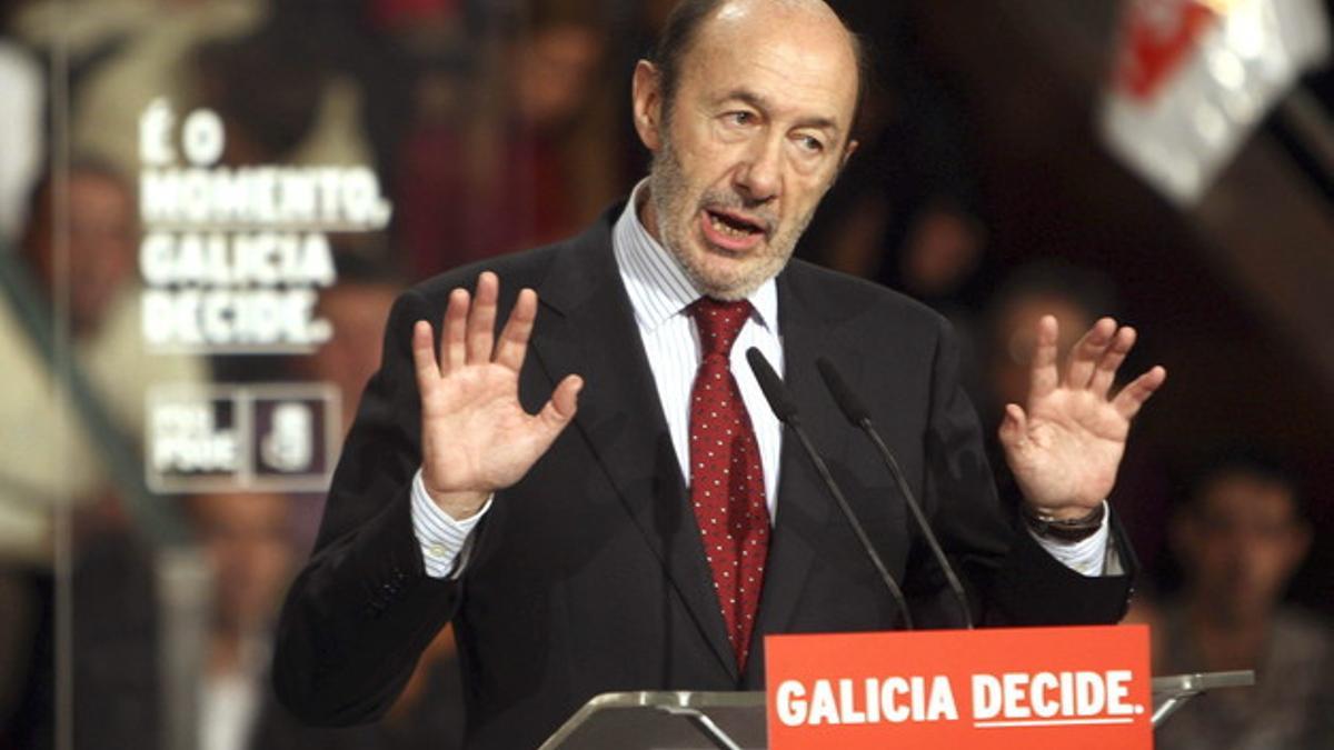 El secretario general del PSOE, Alfredo Pérez Rubalcaba, durante un mitin en Galicia.