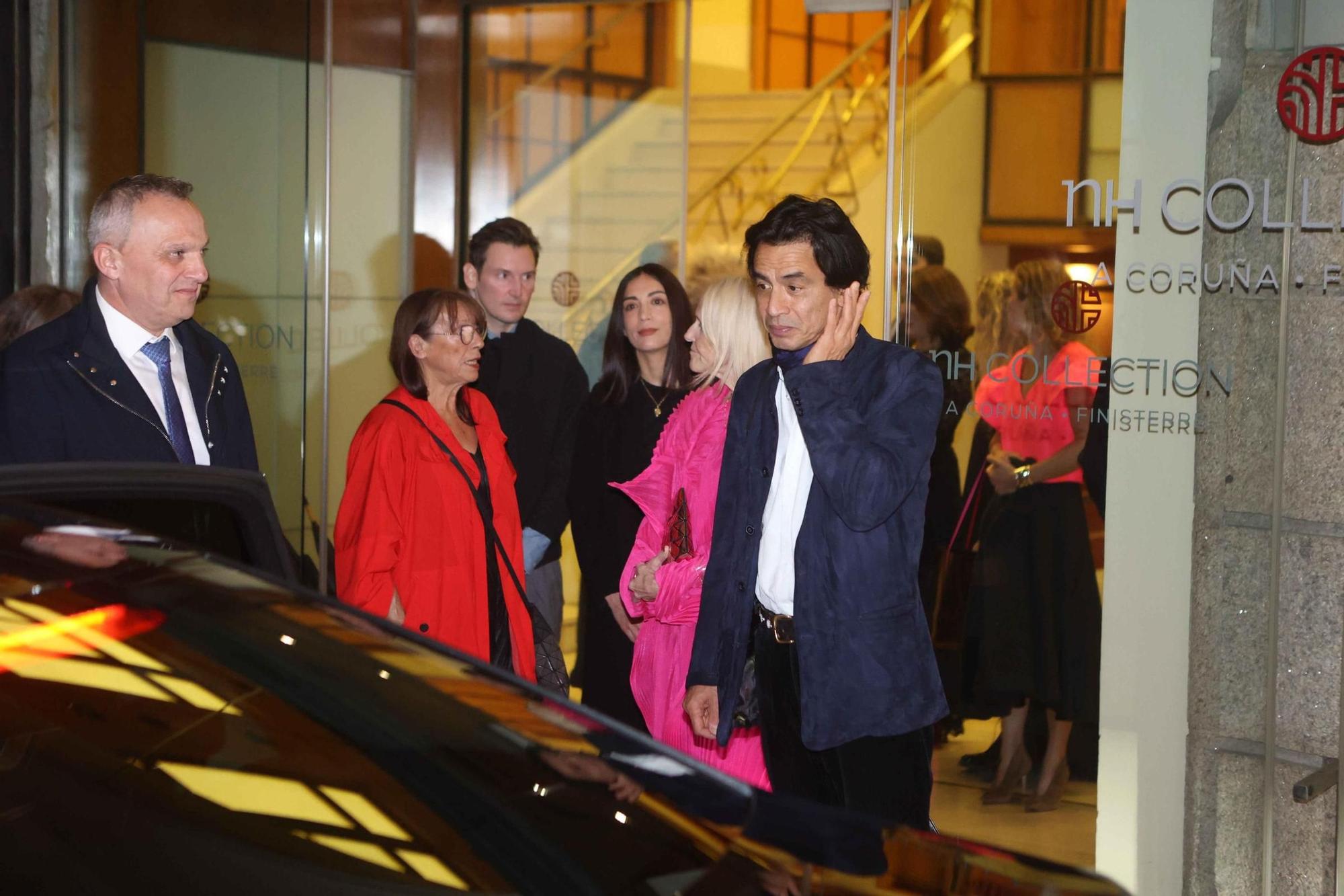 Las autoridades de A Coruña visitan la exposición 'Irving Penn: Centennial' con Marta Ortega