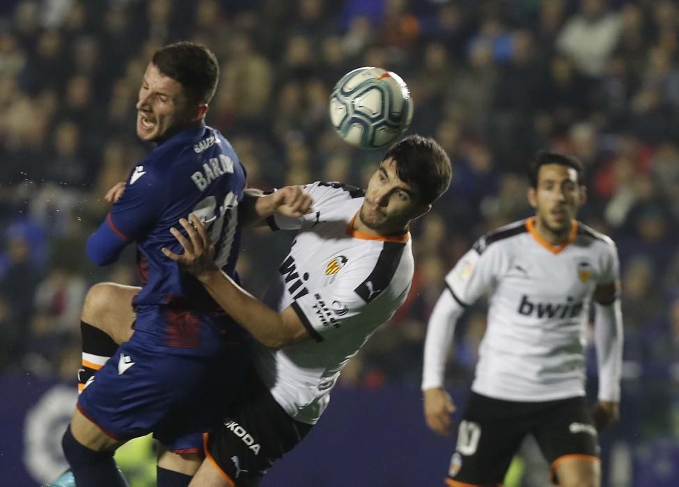 Las mejores imágenes del derbi Levante UD - Valencia CF