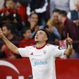 Rubén Vargas celebra tras marcar el 1-0 de penalti durante el encuentro correspondiente a la jornada 12 de LaLiga entre Sevilla FC y CA Osasuna celebrado este sábado en el estadio Ramón Sánchez-Pizjuán