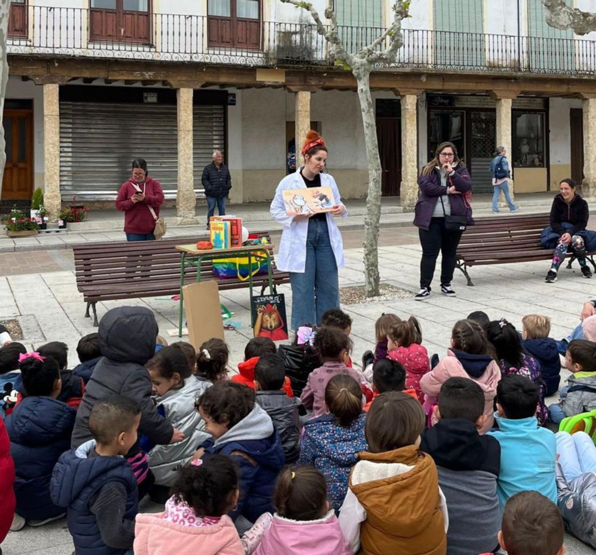 Escolares disfrutan de una de las actividades del certamen. |  A. A.