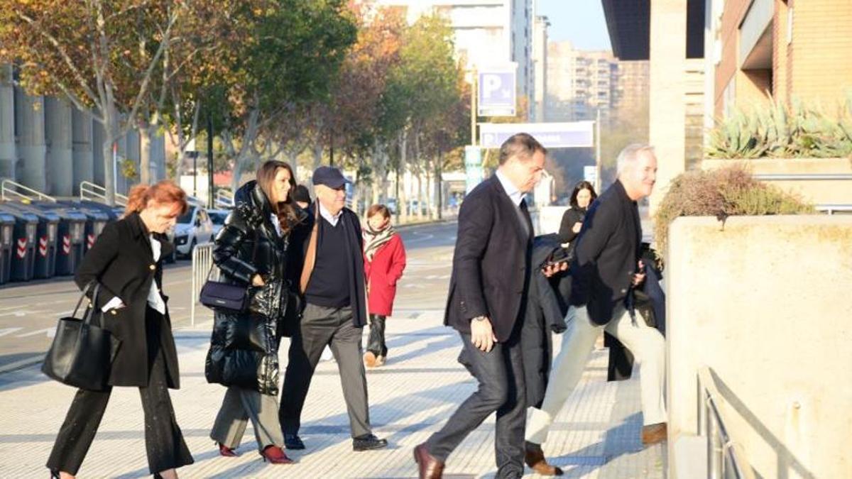 Jorge Mas, junto a los consejeros Mariano Aguilar, Cristina Llop, Pilar Gil y Emilio Cruz, antes de la Junta de diciembre.