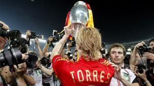 Fernando Torres con la Eurocopa del 2008