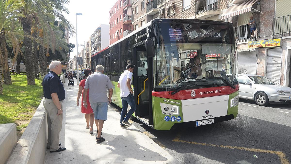 Un autobús en Elche.