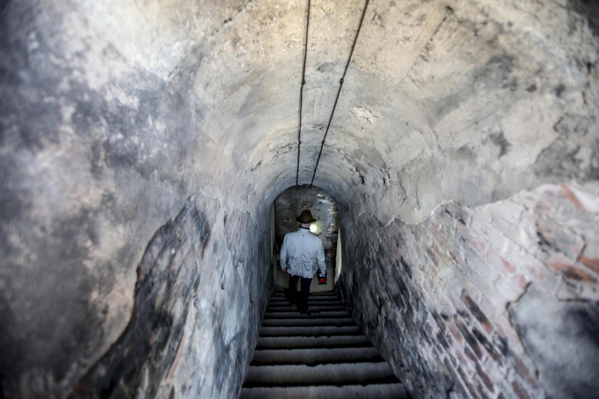 Un túnel del refugio al convento de Santa Faz