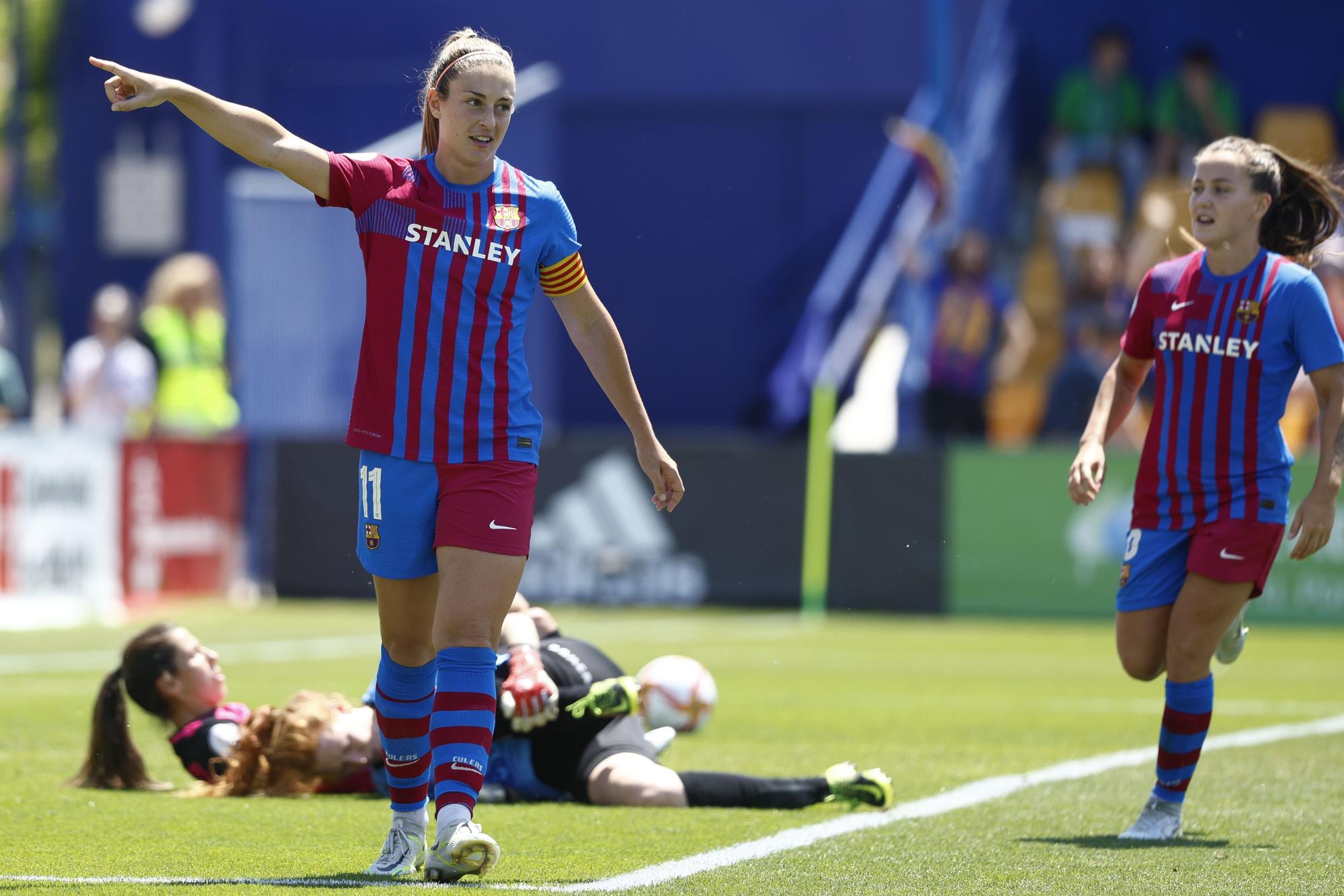 Alèxia i Pina després del sisè gol del Barça al Santo Domingo